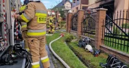 Pożar garażu: ogień objął zaparkowany samochód i dwa motocykle - zdjęcie 4