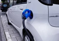 Gdzie i jak naładować samochód elektryczny? Praktyczne informacje dla kierowców - zdjęcie główne