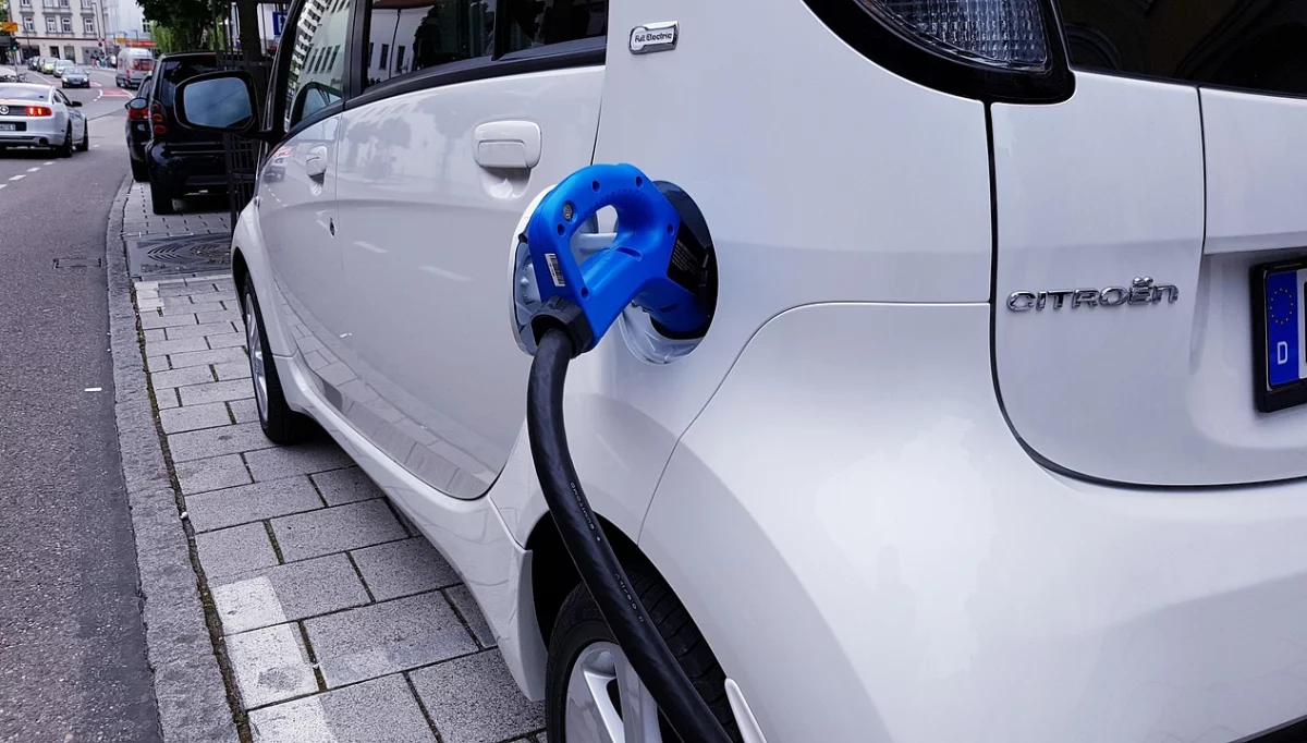 Gdzie i jak naładować samochód elektryczny? Praktyczne informacje dla kierowców