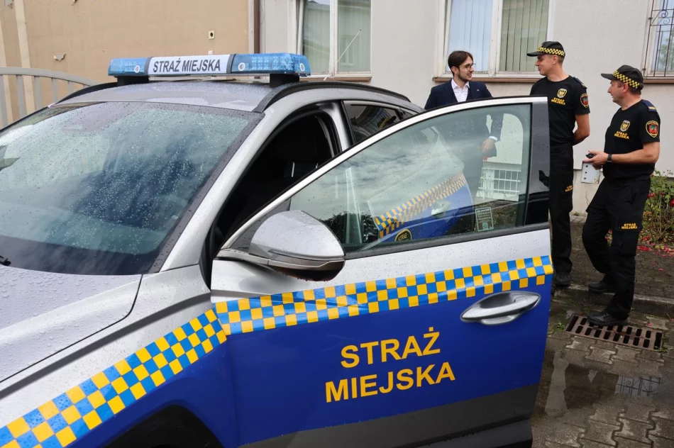 Nowy, ekologiczny Hyundai zasilił flotę Straży Miejskiej w Limanowej! - zdjęcie 6