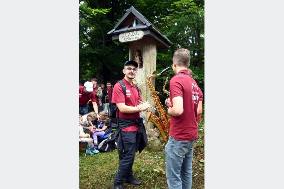 Odkryj Beskid Wyspowy 2025 na szczycie Kiczory! Kolejne udane spotkanie miłośników gór! - zdjęcie 11