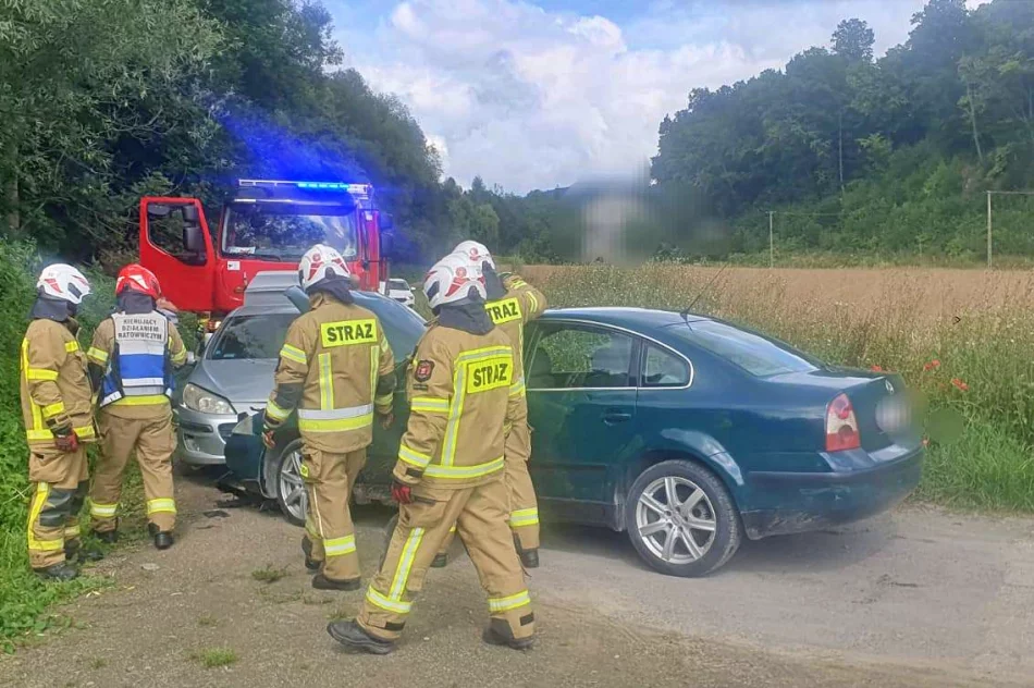Zderzenie dwóch aut - kierujący ukarani mandatami - zdjęcie 3