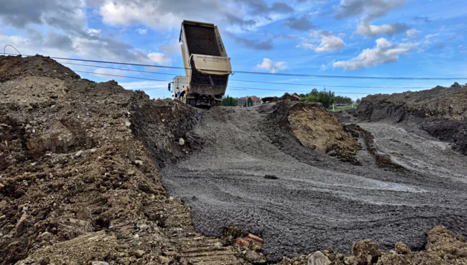 Urobek z tunelu na gminnej działce - wątpliwości mieszkańców - zdjęcie 1