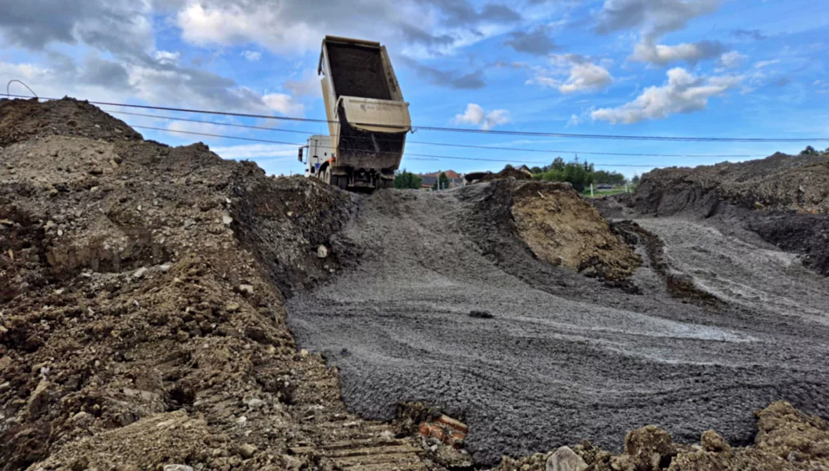 Urobek z tunelu na gminnej działce - wątpliwości mieszkańców