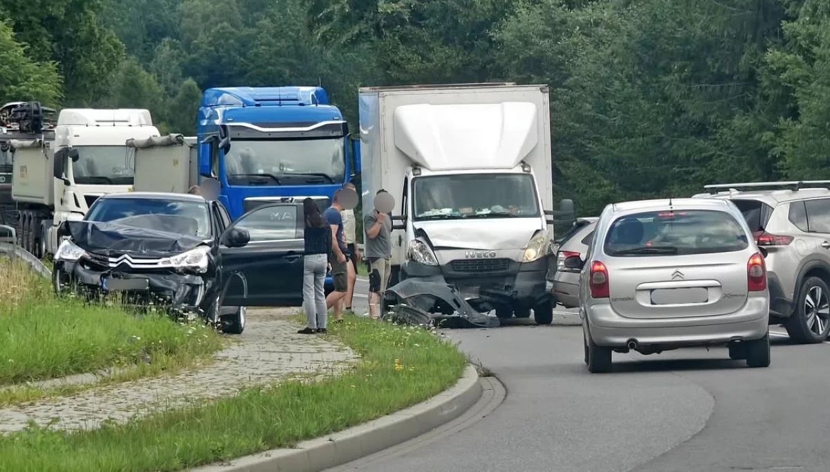 Zderzenie czterech pojazdów na DK 28