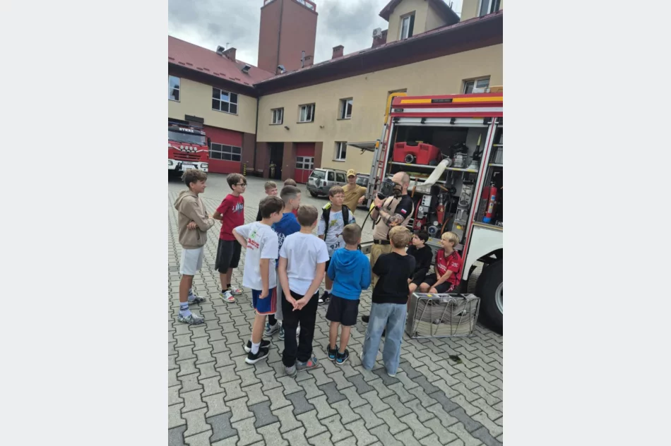 Wakacyjna wizyta młodzieży w limanowskiej straży pożarnej - zdjęcie 7