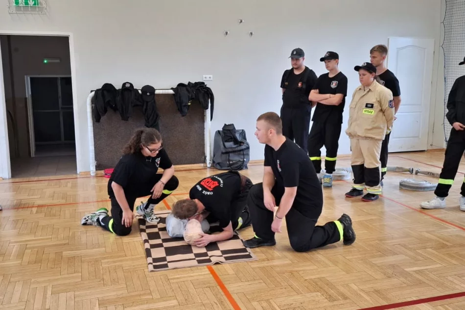 Wakacyjna wizyta młodzieży w limanowskiej straży pożarnej - zdjęcie 17