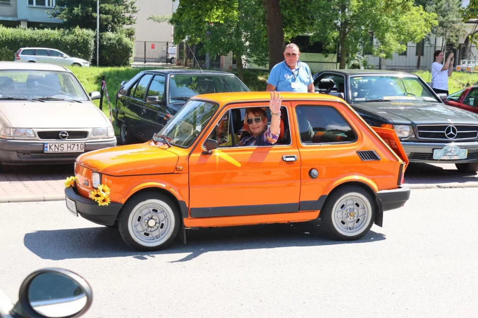 Zabytkowe pojazdy na ulicach Limanowszczyzny (ZDJĘCIA) - zdjęcie 6