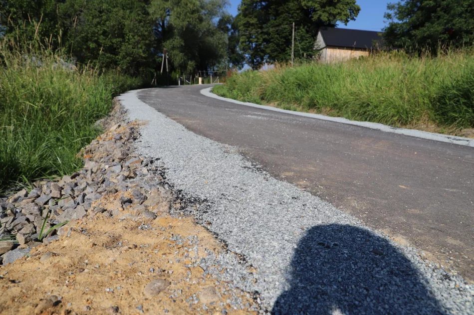 Odbiór zmodernizowanych odcinków dróg w Starej Wsi - zdjęcie 4