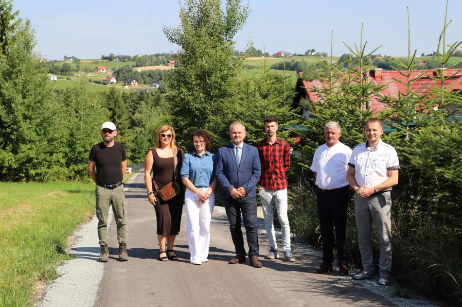 Odbiór zmodernizowanych odcinków dróg w Starej Wsi - zdjęcie 15