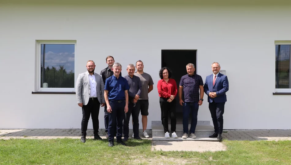 Modernizacja budynków zapleczy sportowych w Rupniowie i Siekierczynie - zdjęcie 1