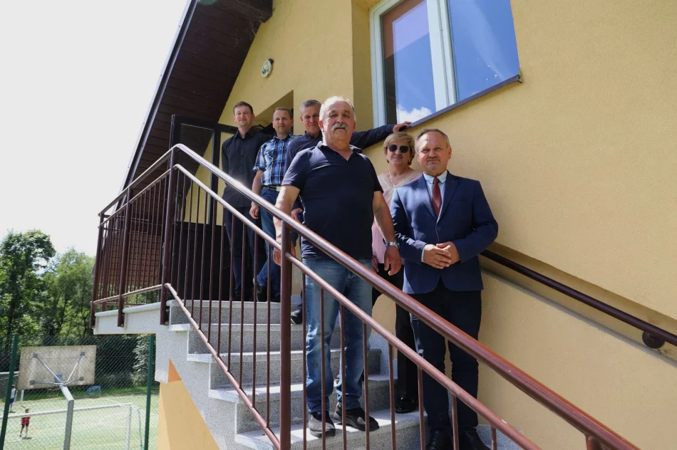 Modernizacja budynków zapleczy sportowych w Rupniowie i Siekierczynie - zdjęcie 3