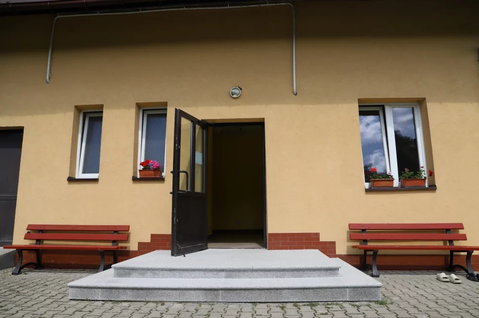 Modernizacja budynków zapleczy sportowych w Rupniowie i Siekierczynie - zdjęcie 5