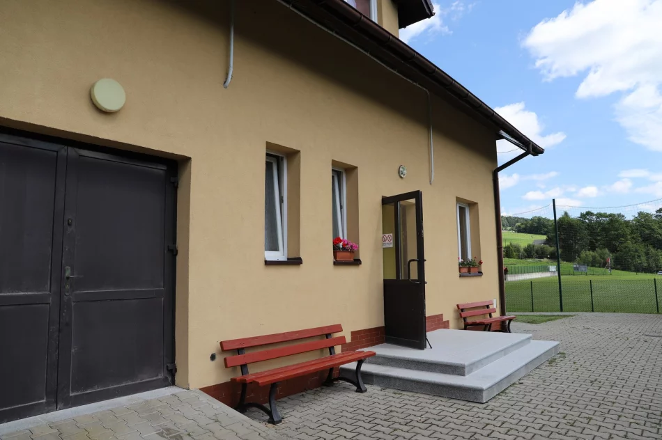 Modernizacja budynków zapleczy sportowych w Rupniowie i Siekierczynie - zdjęcie 6