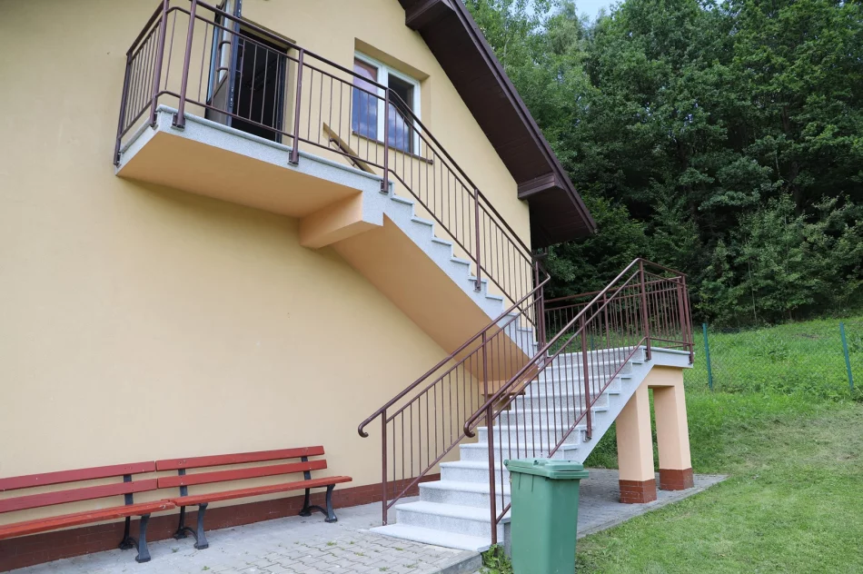 Modernizacja budynków zapleczy sportowych w Rupniowie i Siekierczynie - zdjęcie 7