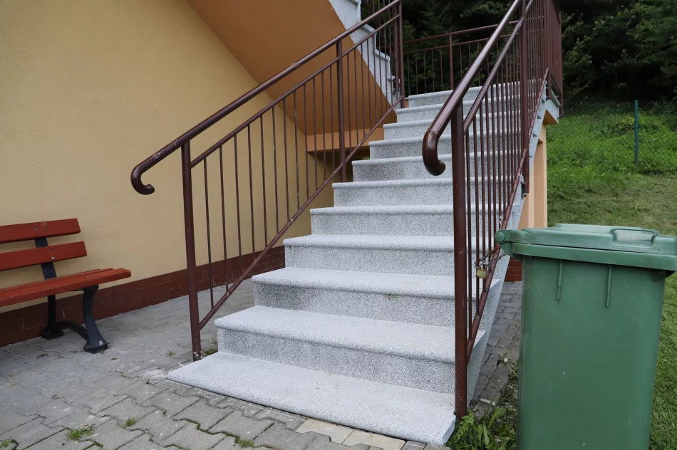 Modernizacja budynków zapleczy sportowych w Rupniowie i Siekierczynie - zdjęcie 8