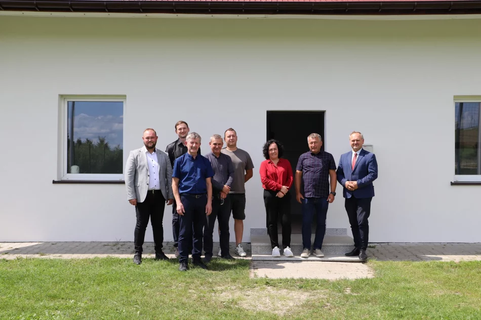 Modernizacja budynków zapleczy sportowych w Rupniowie i Siekierczynie - zdjęcie 15