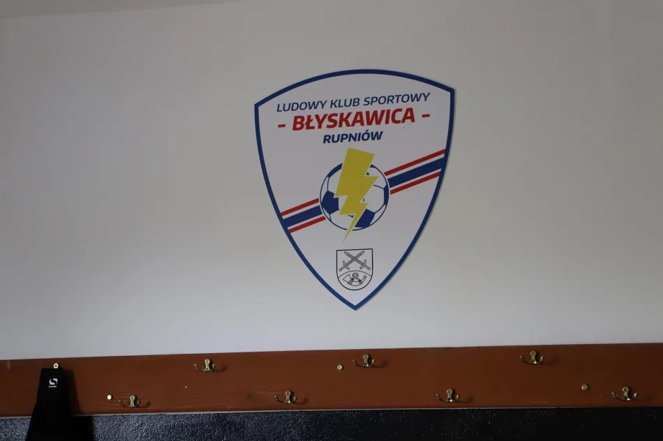 Modernizacja budynków zapleczy sportowych w Rupniowie i Siekierczynie - zdjęcie 17