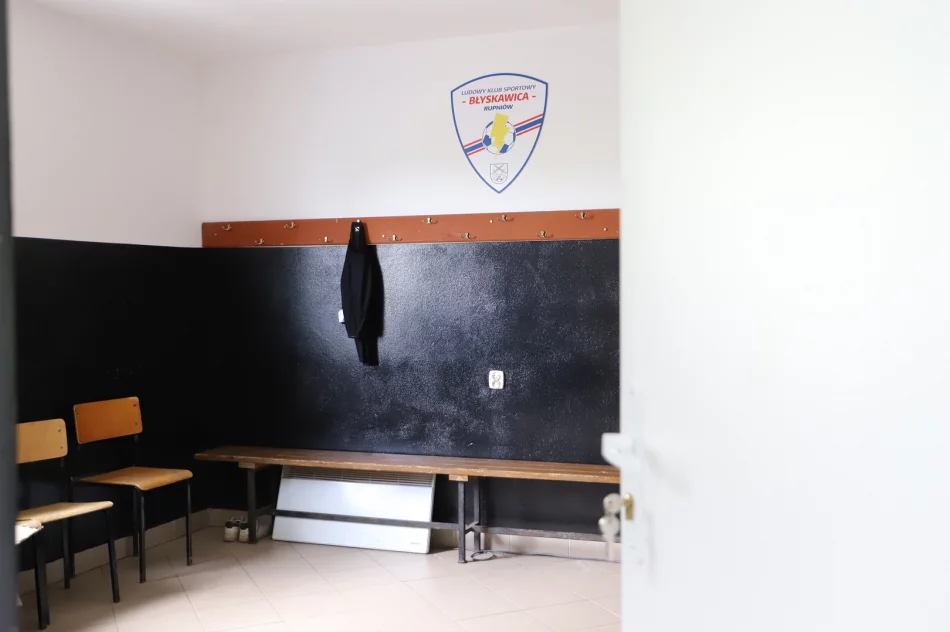 Modernizacja budynków zapleczy sportowych w Rupniowie i Siekierczynie - zdjęcie 18