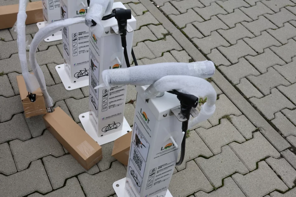 Miasto Limanowa otrzymało dwie stacje naprawy rowerów, w ramach realizowanego przez LOT Powiatu Limanowskiego projektu! - zdjęcie 5