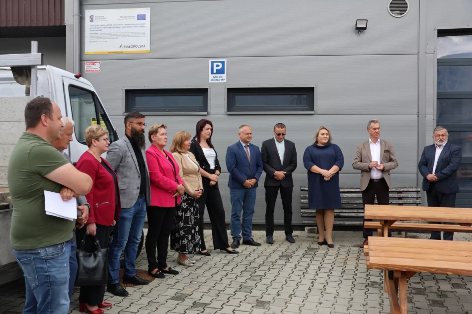 Miasto Limanowa otrzymało dwie stacje naprawy rowerów, w ramach realizowanego przez LOT Powiatu Limanowskiego projektu! - zdjęcie 13