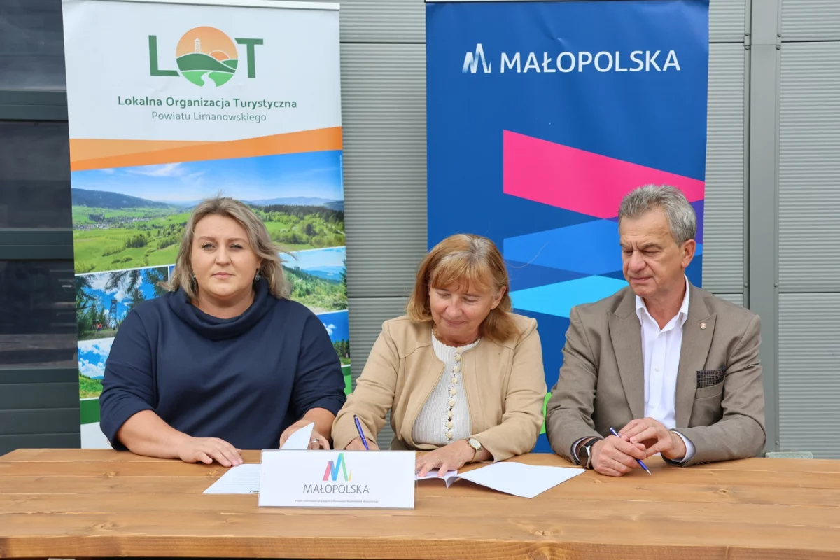 Miasto Limanowa otrzymało dwie stacje naprawy rowerów, w ramach realizowanego przez LOT Powiatu Limanowskiego projektu!