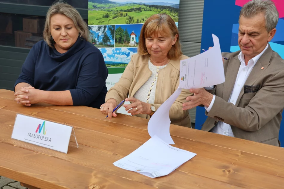 Miasto Limanowa otrzymało dwie stacje naprawy rowerów, w ramach realizowanego przez LOT Powiatu Limanowskiego projektu! - zdjęcie 18
