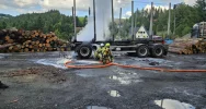 Pożar przyczepy ciężarówki na drodze wojewódzkiej - zdjęcie 5