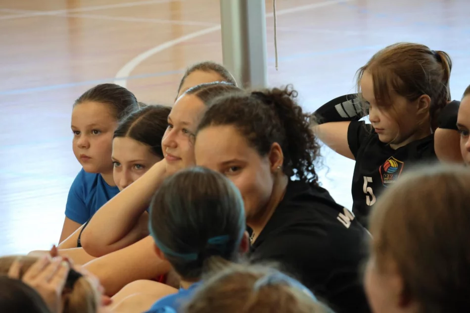 Zawodnik kadry trenował z młodymi siatkarkami - zdjęcie 19