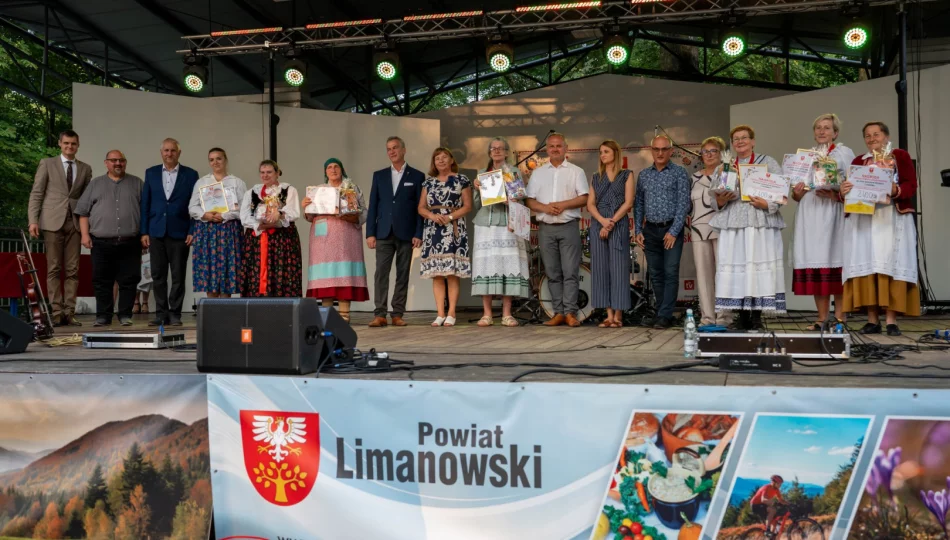 W Parku Miejskim odbył się XXIV Powiatowy Przegląd Dorobku Artystycznego i Kulinarnego Kół Gospodyń Wiejskich - zdjęcie 1