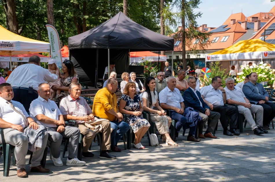 W Parku Miejskim odbył się XXIV Powiatowy Przegląd Dorobku Artystycznego i Kulinarnego Kół Gospodyń Wiejskich - zdjęcie 6