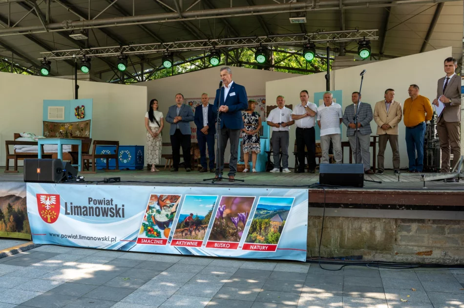 W Parku Miejskim odbył się XXIV Powiatowy Przegląd Dorobku Artystycznego i Kulinarnego Kół Gospodyń Wiejskich - zdjęcie 17