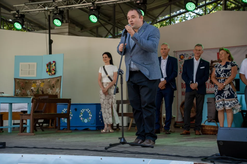 W Parku Miejskim odbył się XXIV Powiatowy Przegląd Dorobku Artystycznego i Kulinarnego Kół Gospodyń Wiejskich - zdjęcie 20