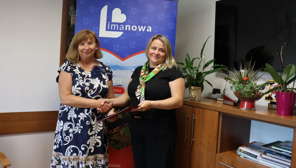 Podpisano umowę na modernizację drogi dojazdowej do gruntów rolnych do ul. Wiejskiej - zdjęcie 1