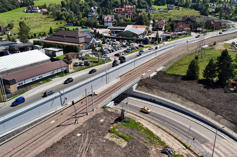 Pierwsze pociągi na zmodernizowanym odcinku linii kolejowej  - zdjęcie 2