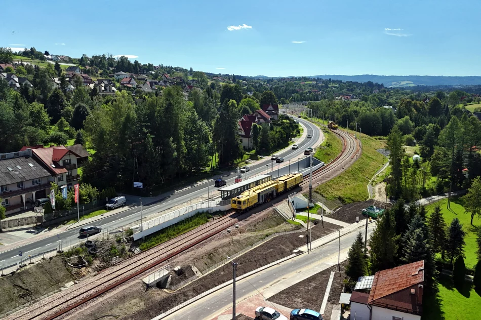 Pierwsze pociągi na zmodernizowanym odcinku linii kolejowej  - zdjęcie 7