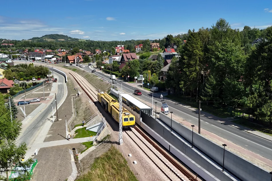 Pierwsze pociągi na zmodernizowanym odcinku linii kolejowej  - zdjęcie 8