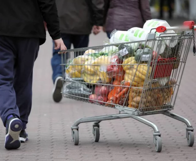 Badanie: większość Polaków chce zwiększenia liczby niedziel handlowych - zdjęcie główne
