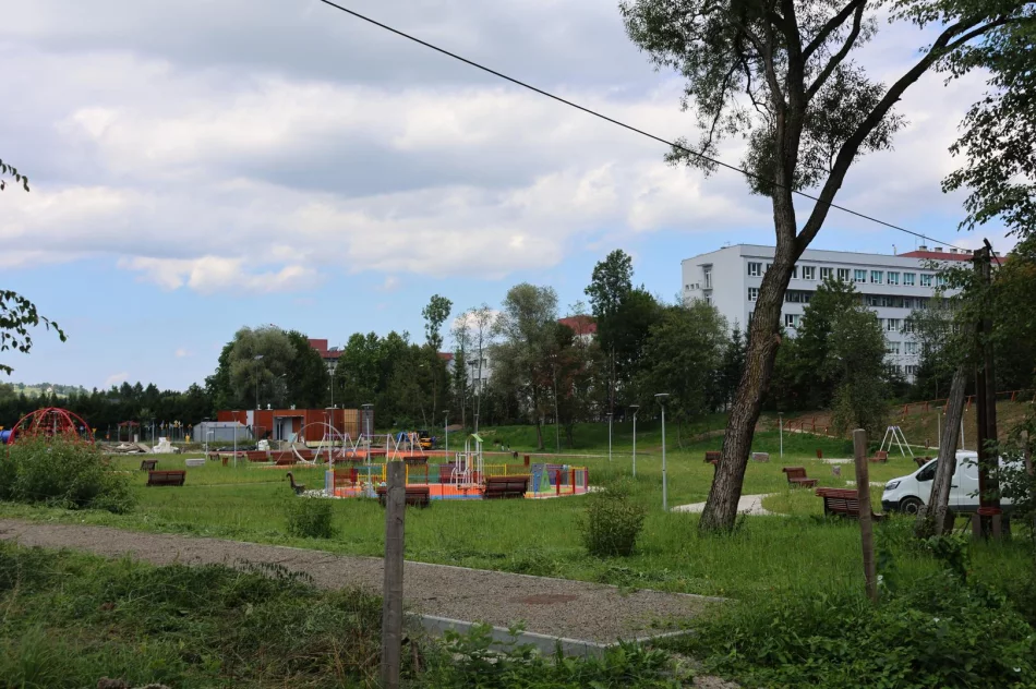 Burmistrz Limanowej wizytowała postępy budowy nowego kompleksu rekreacyjnego - zdjęcie 15
