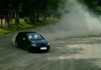 Mandat za drift na leśnym parkingu - zdjęcie główne