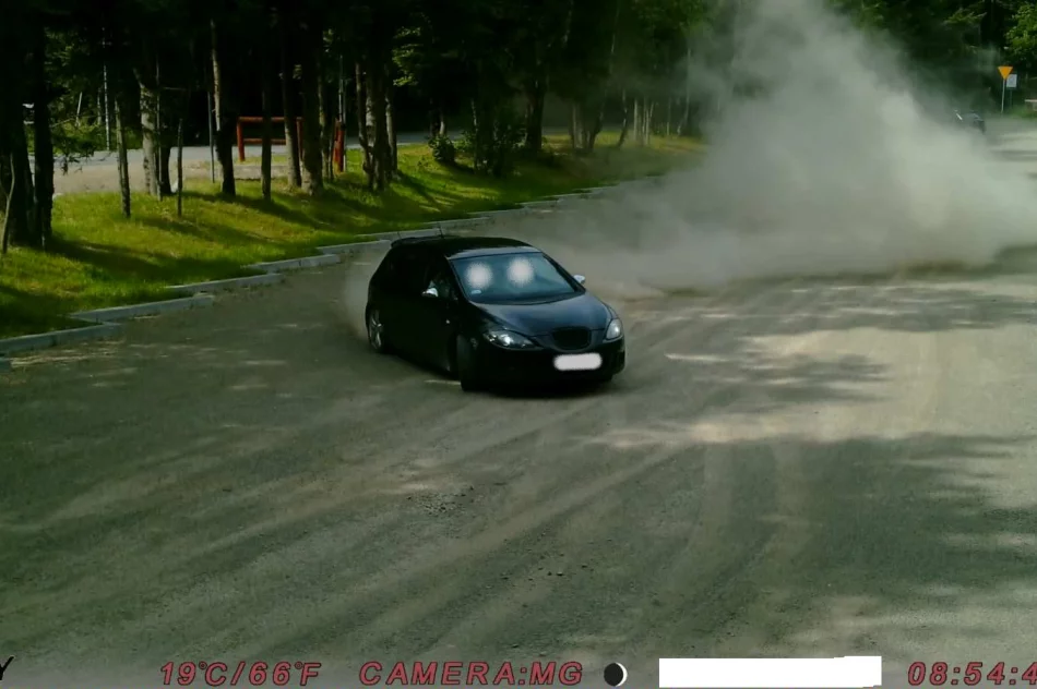 Mandat za drift na leśnym parkingu - zdjęcie 2