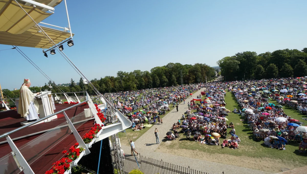 Bp Dec: człowiek odwracający się od Boga jest często barbarzyńcą, a  in vitro nazwał „zakamuflowaną aborcją”