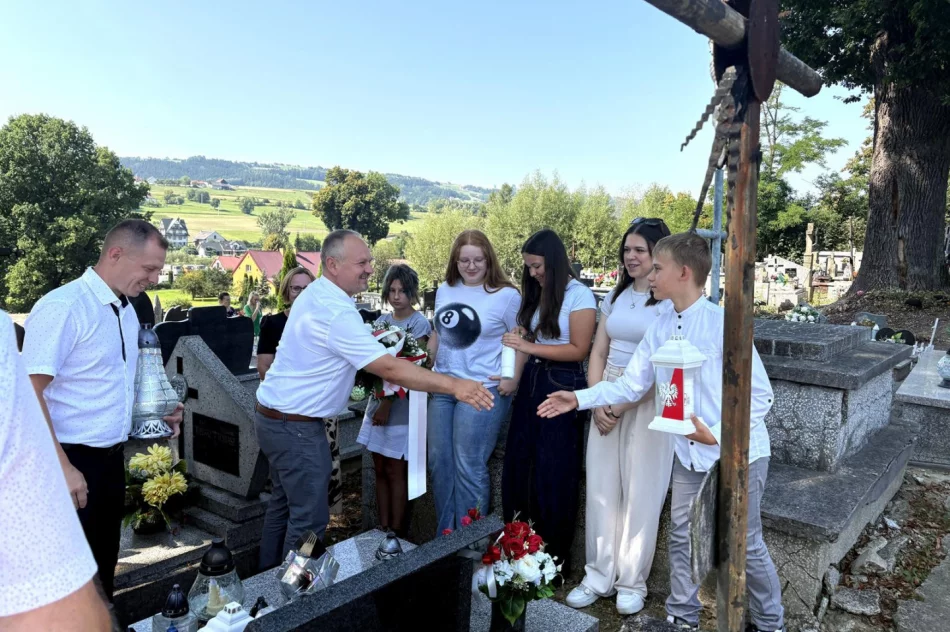 Upamiętnienie porucznika Janka Wróbla nad grobem w Męcinie - zdjęcie 5