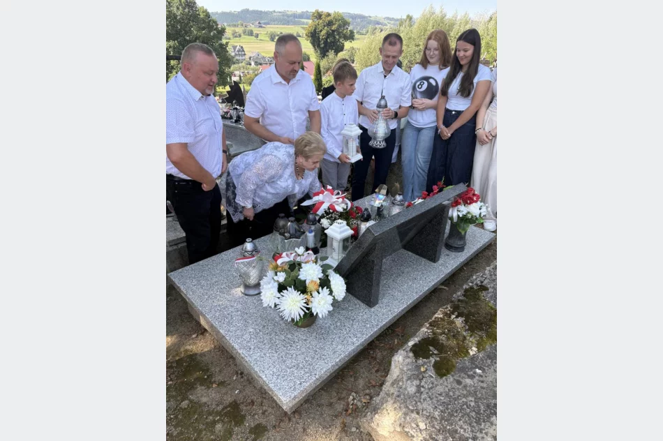 Upamiętnienie porucznika Janka Wróbla nad grobem w Męcinie - zdjęcie 8