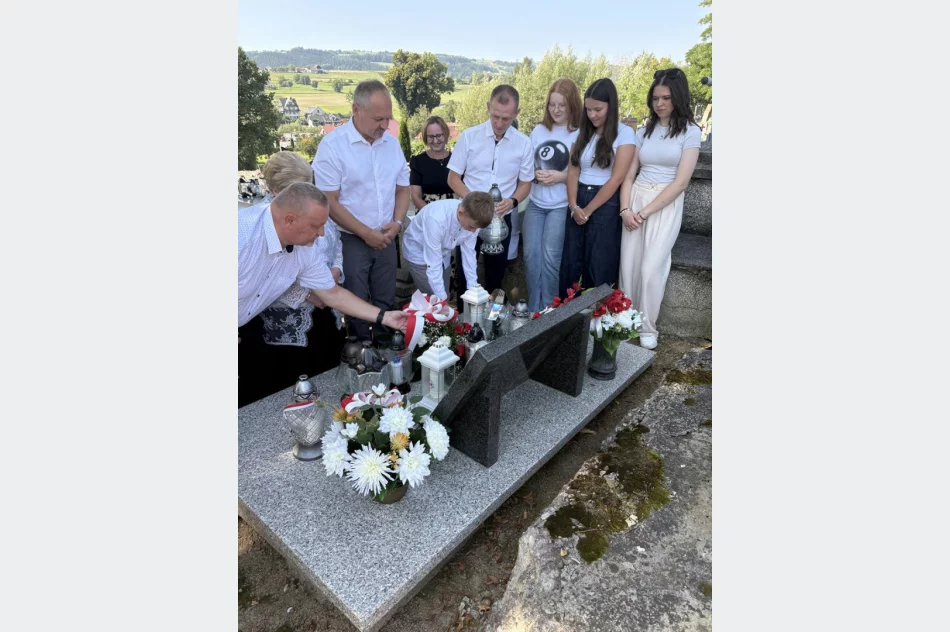 Upamiętnienie porucznika Janka Wróbla nad grobem w Męcinie - zdjęcie 9
