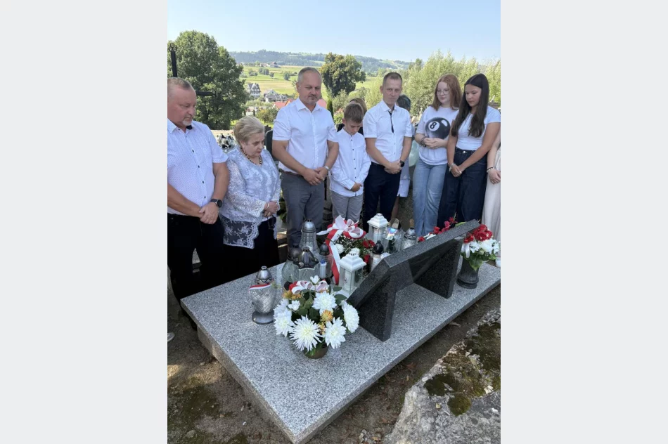 Upamiętnienie porucznika Janka Wróbla nad grobem w Męcinie - zdjęcie 10