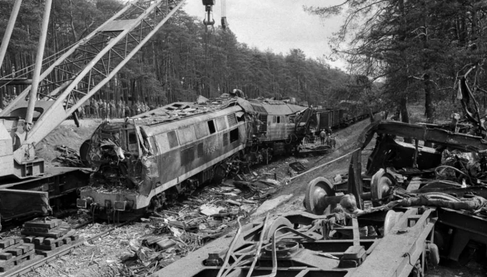Największa katastrofa kolejowa w Polsce: pierwszego wagonu nikt nie mógł odnaleźć - zdjęcie 1