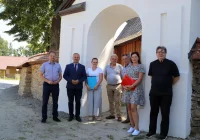 Remonty murów przy zabytkowych kościołach w Męcinie i Pisarzowej zakończone - zdjęcie główne