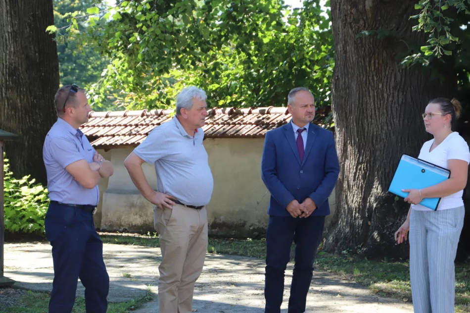 Remonty murów przy zabytkowych kościołach w Męcinie i Pisarzowej zakończone - zdjęcie 20
