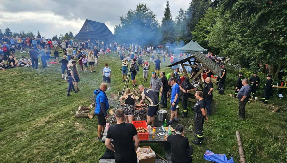 Złaz turystyczny na Łopieniu – Odkryj Beskid Wyspowy 2025/fot.: UG Dobra, OSP Tymbark